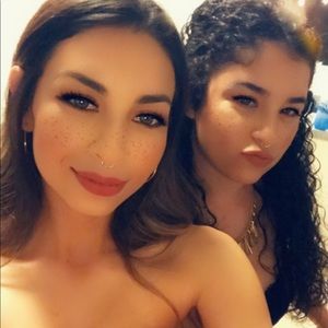 Meet your Posher, Evelyn